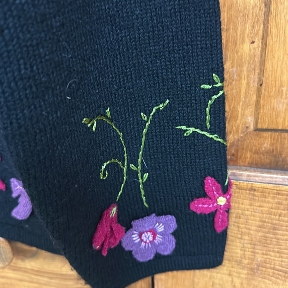 Newton Trading Co. Authentic Casual Wear Black Wool Sweater Cardigan Floral PL - Picture 6 of 8